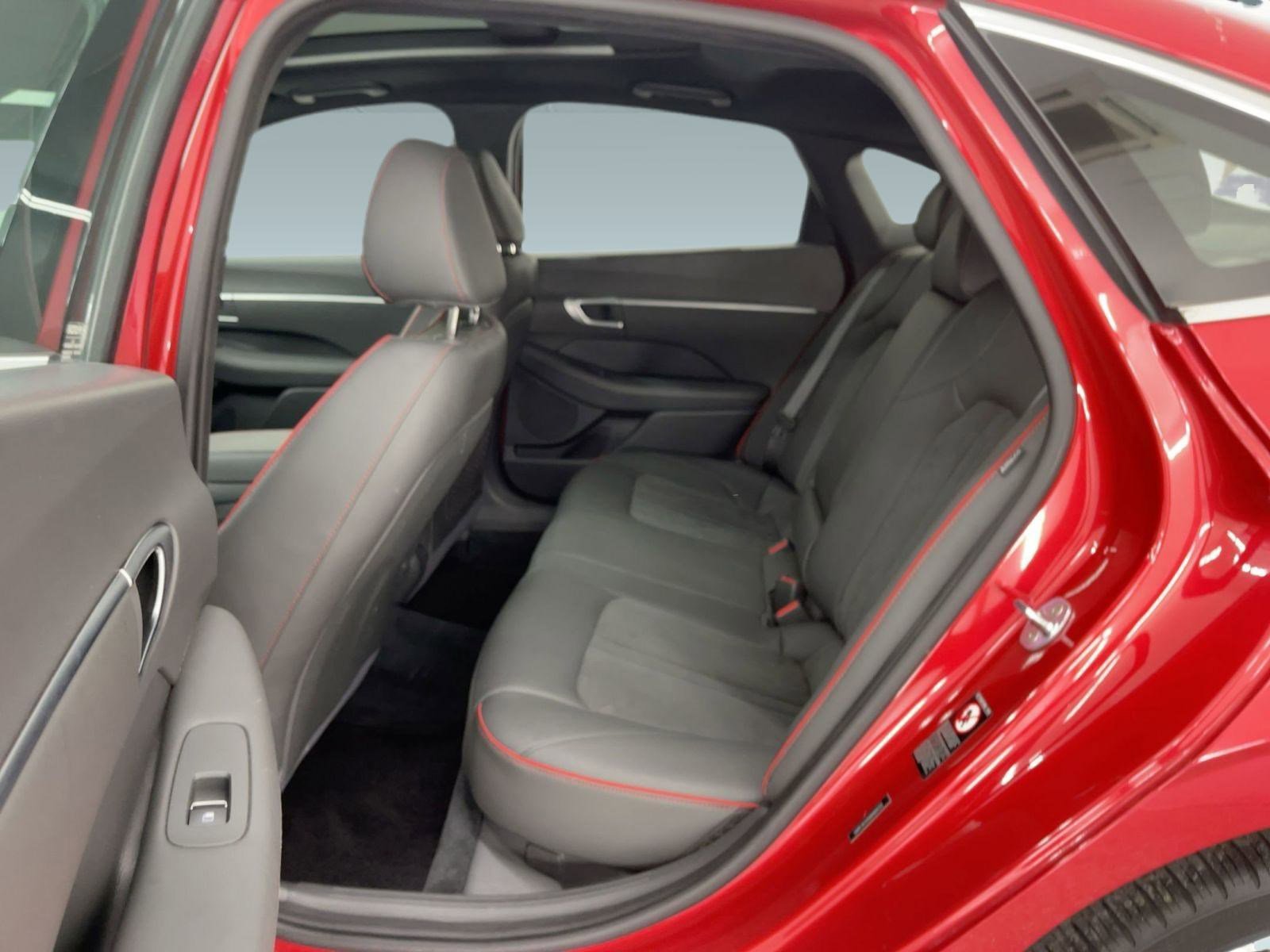 Used 2021 Hyundai Sonata SEL Plus w/ Tech Package image 12