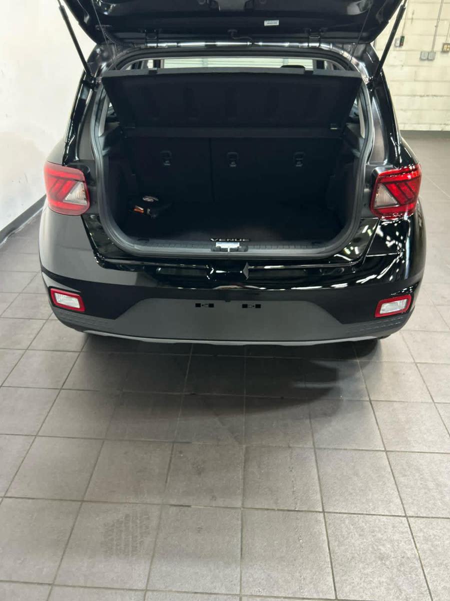 New 2026 Hyundai Venue SEL FWD image 10