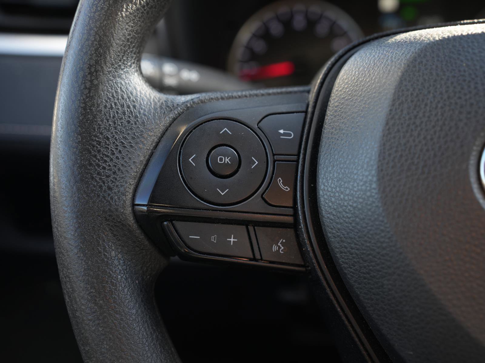 Used 2022 Toyota RAV4 XLE FWD image 19