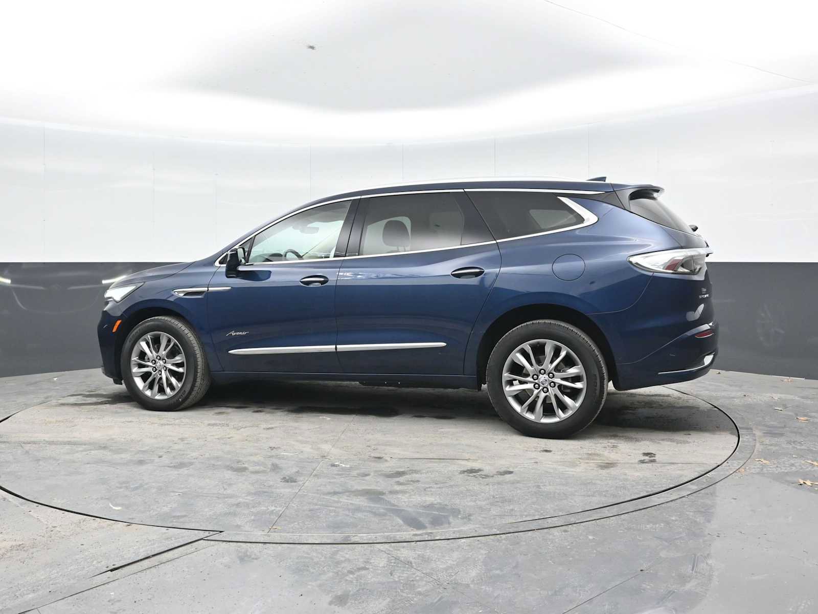 Used 2023 Buick Enclave Avenir w/ Avenir Technology Package FWD image 3