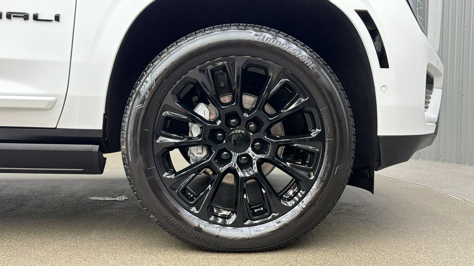 Used 2026 GMC Yukon Denali w/ Sun & Power Step Package AWD/4WD image 9