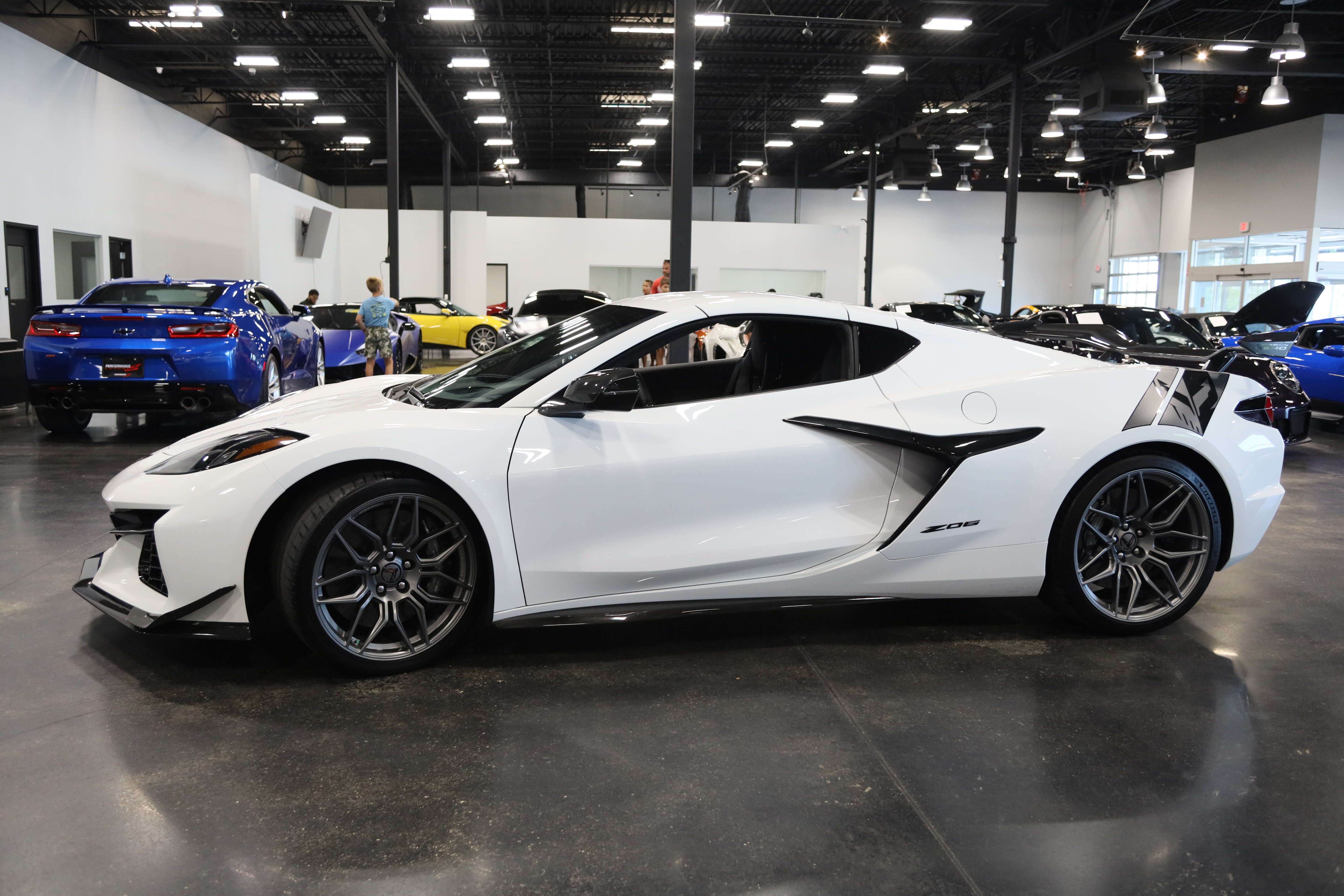 Used 2024 Chevrolet Corvette Z06 w/ Z07 Performance Package RWD image 9