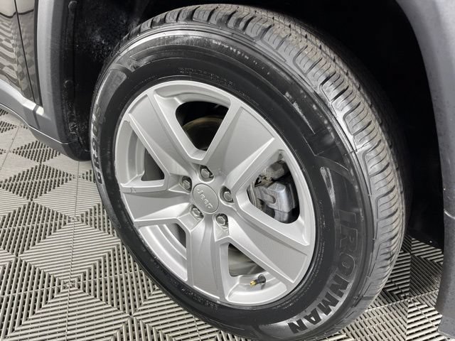 Used 2022 Jeep Compass Latitude FWD image 16