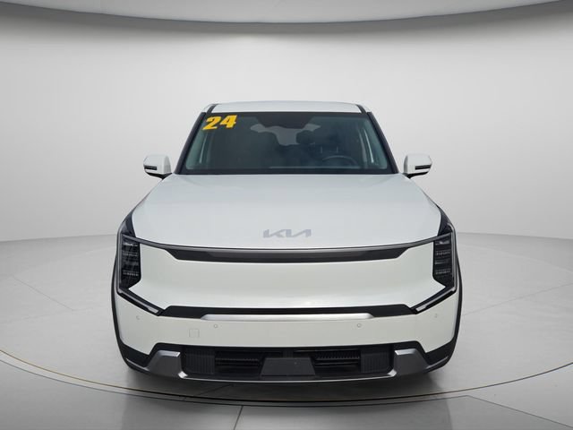Used 2024 Kia EV9 Light Long Range RWD image 4