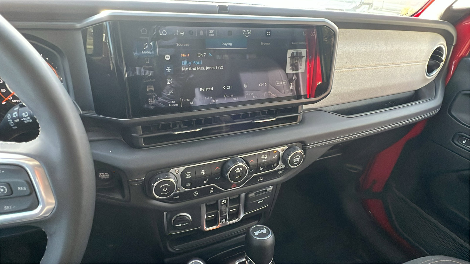 Used 2025 Jeep Wrangler Sahara image 31