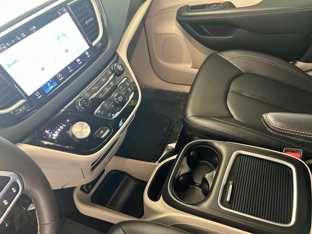Used 2024 Chrysler Pacifica Touring-L FWD image 49