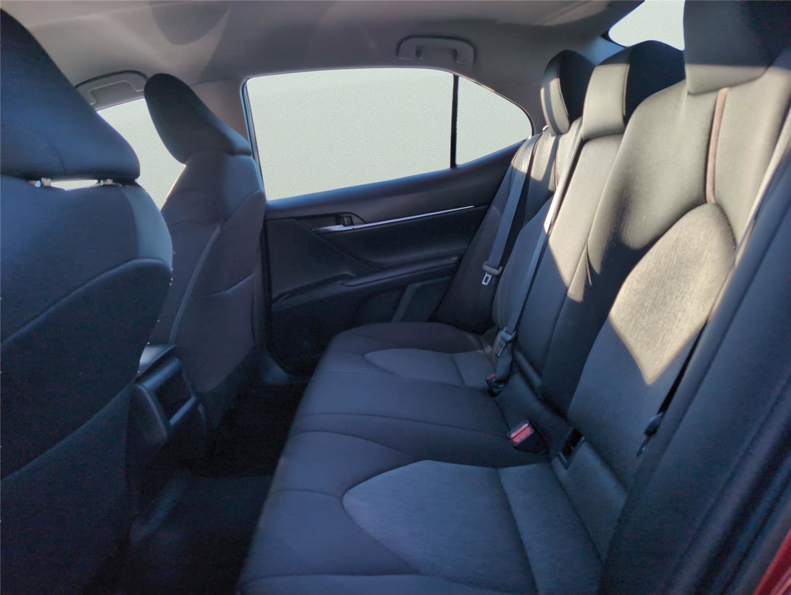 Used 2020 Toyota Camry LE FWD image 31