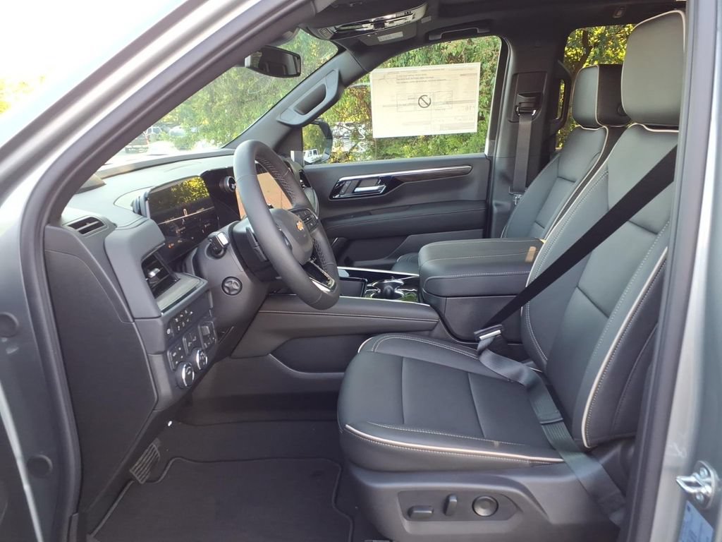 New 2026 Chevrolet Suburban Premier w/ Sun And Tow Package AWD/4WD image 9