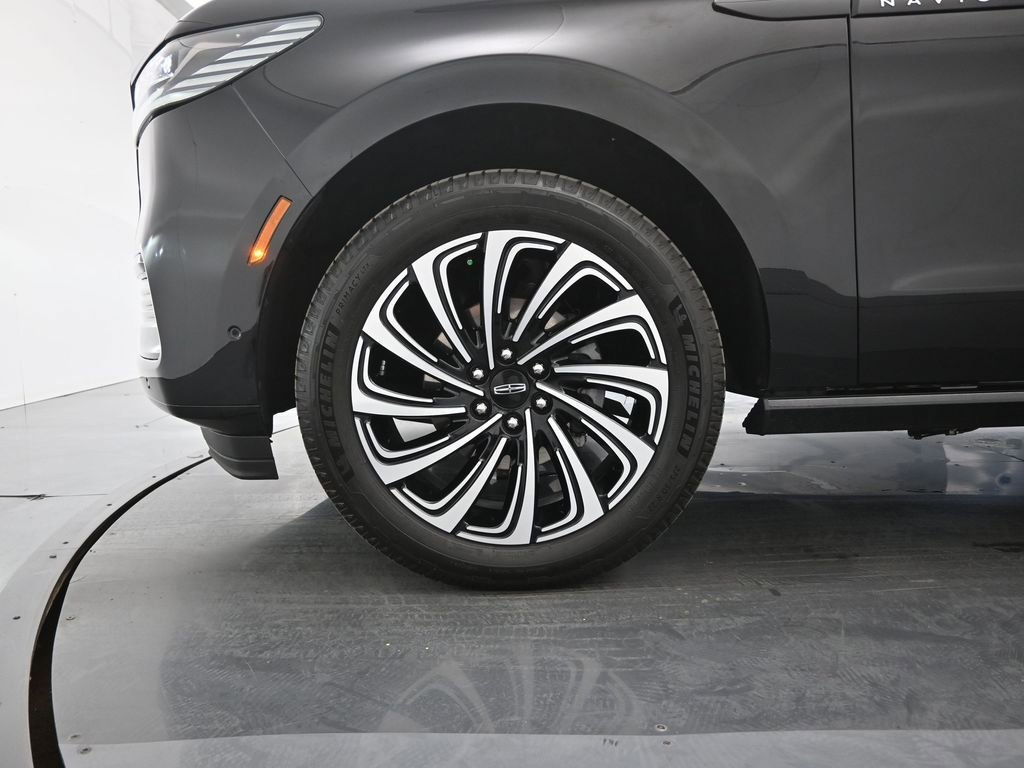 Used 2025 Lincoln Navigator Black Label image 25