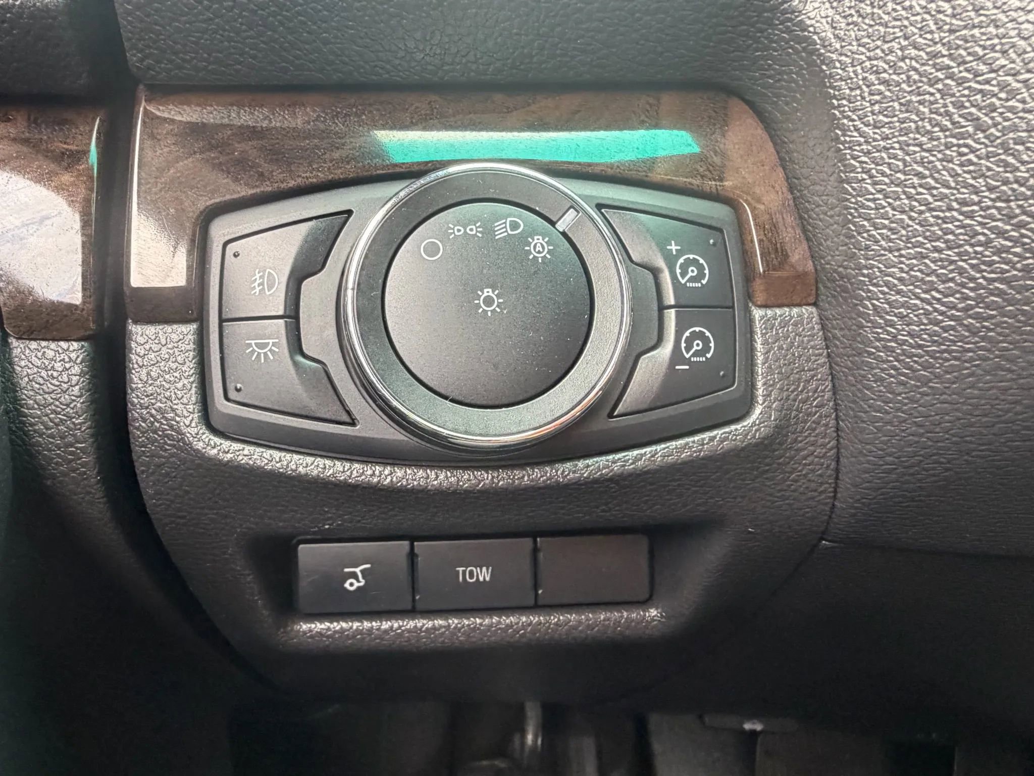 Used 2013 Ford Explorer Limited image 27