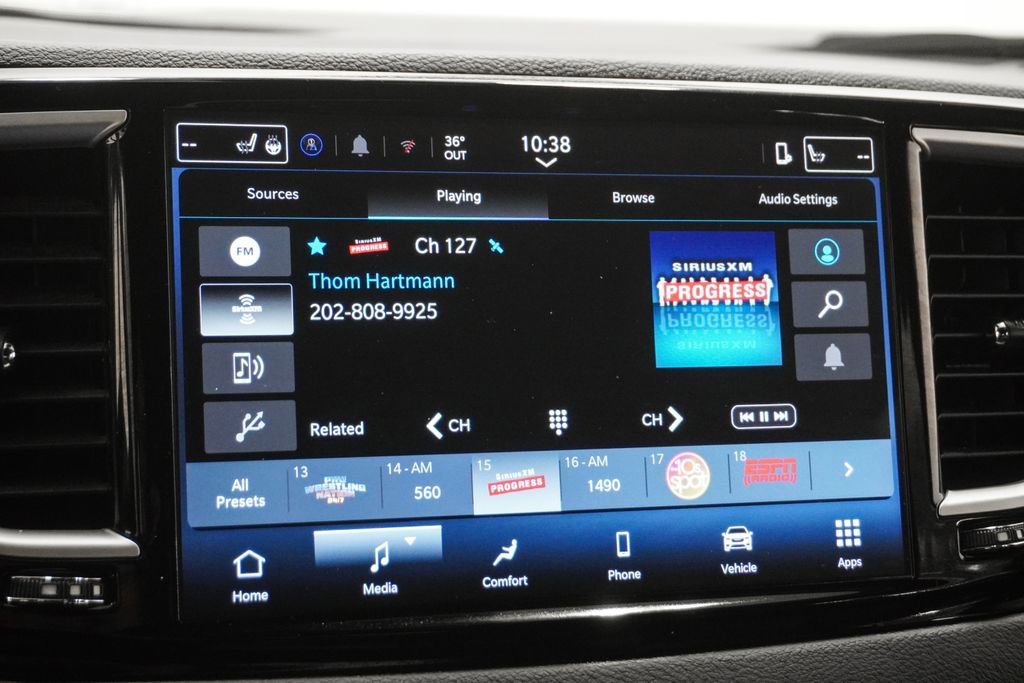 Used 2025 Chrysler Pacifica Select image 21