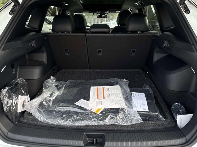 New 2026 Volkswagen Tiguan SE R-Line FWD image 5