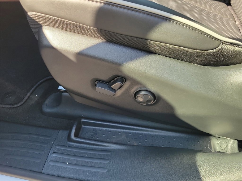New 2026 Chrysler Pacifica Limited image 18
