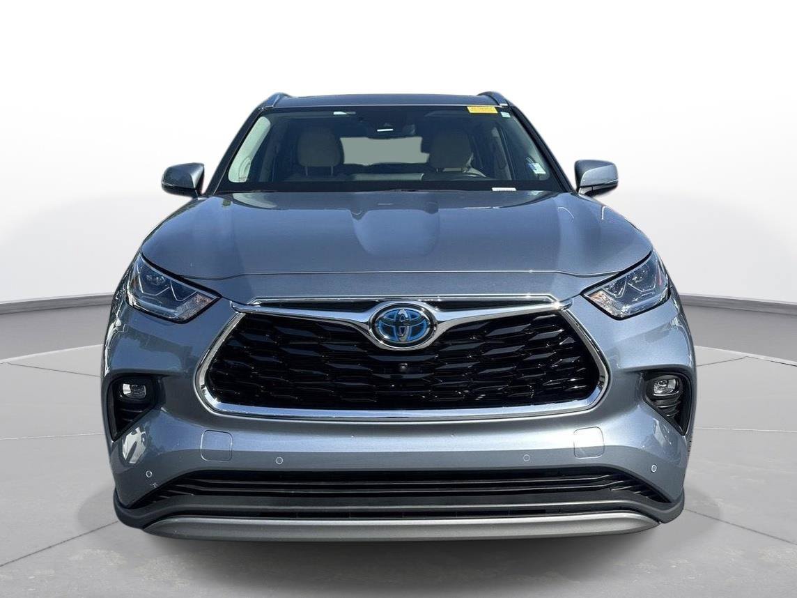 Certified 2024 Toyota Highlander Platinum AWD/4WD image 3