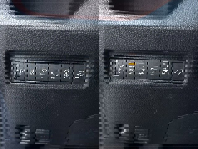 Used 2020 Toyota RAV4 Limited image 25