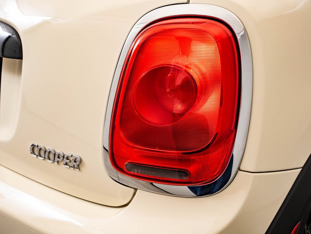 Used 2018 MINI Cooper 2-Door Hardtop FWD image 9