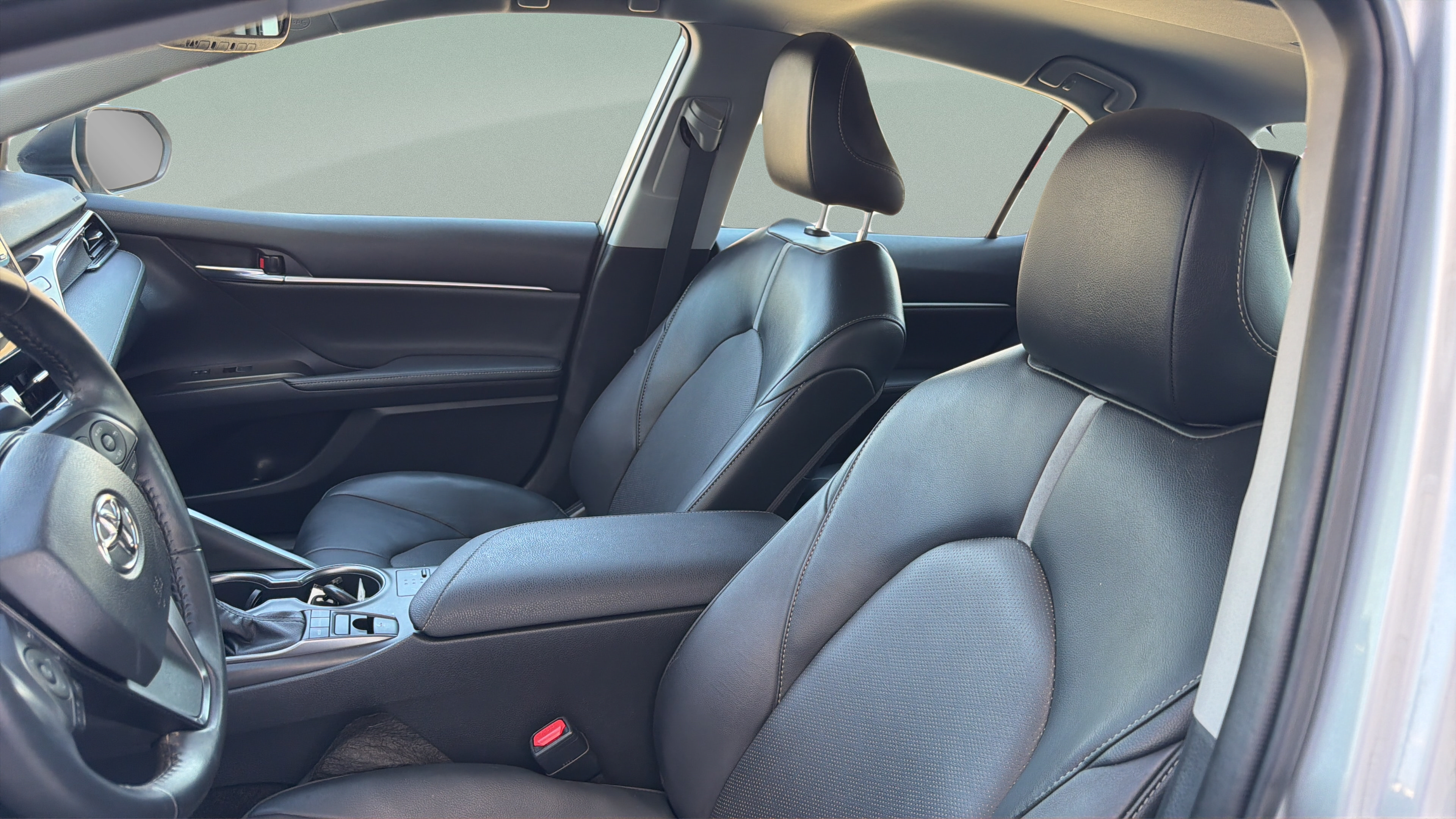 Used 2023 Toyota Camry XSE FWD image 10