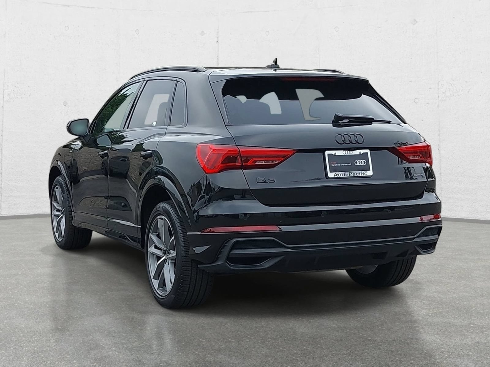 Certified 2025 Audi Q3 2.0T Premium w/ Convenience Package AWD/4WD image 7