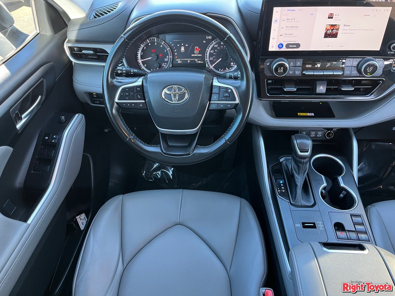Used 2023 Toyota Highlander XLE FWD image 17
