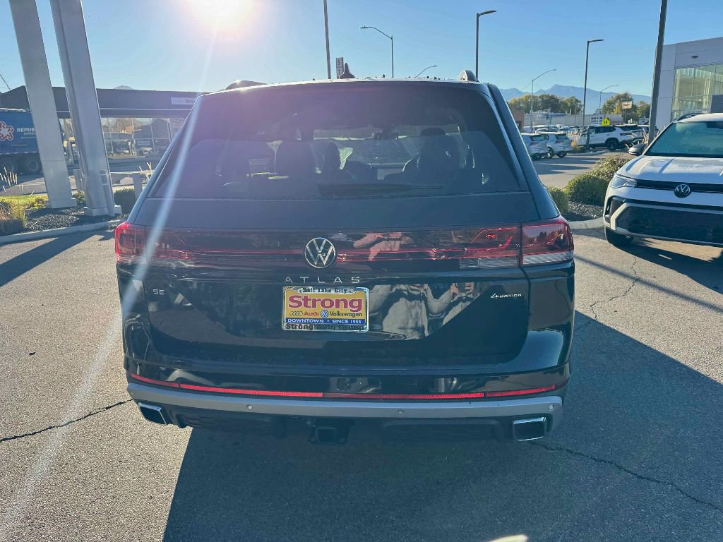 New 2026 Volkswagen Atlas Peak Edition image 3
