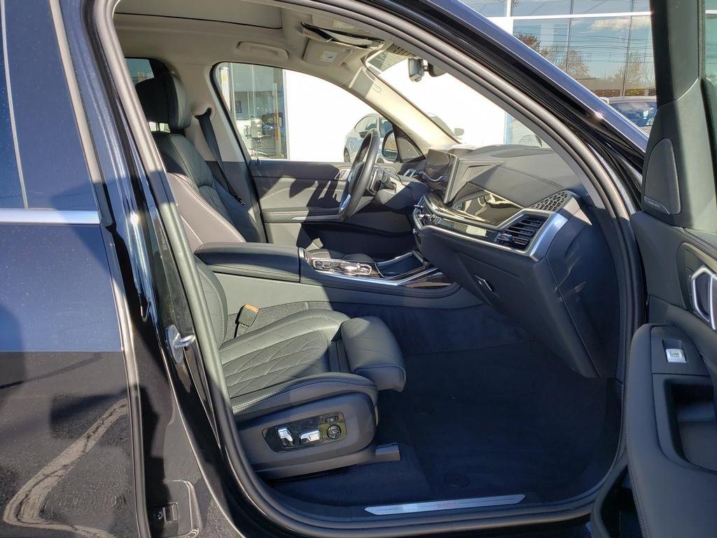 Used 2024 BMW X7 xDrive40i image 18