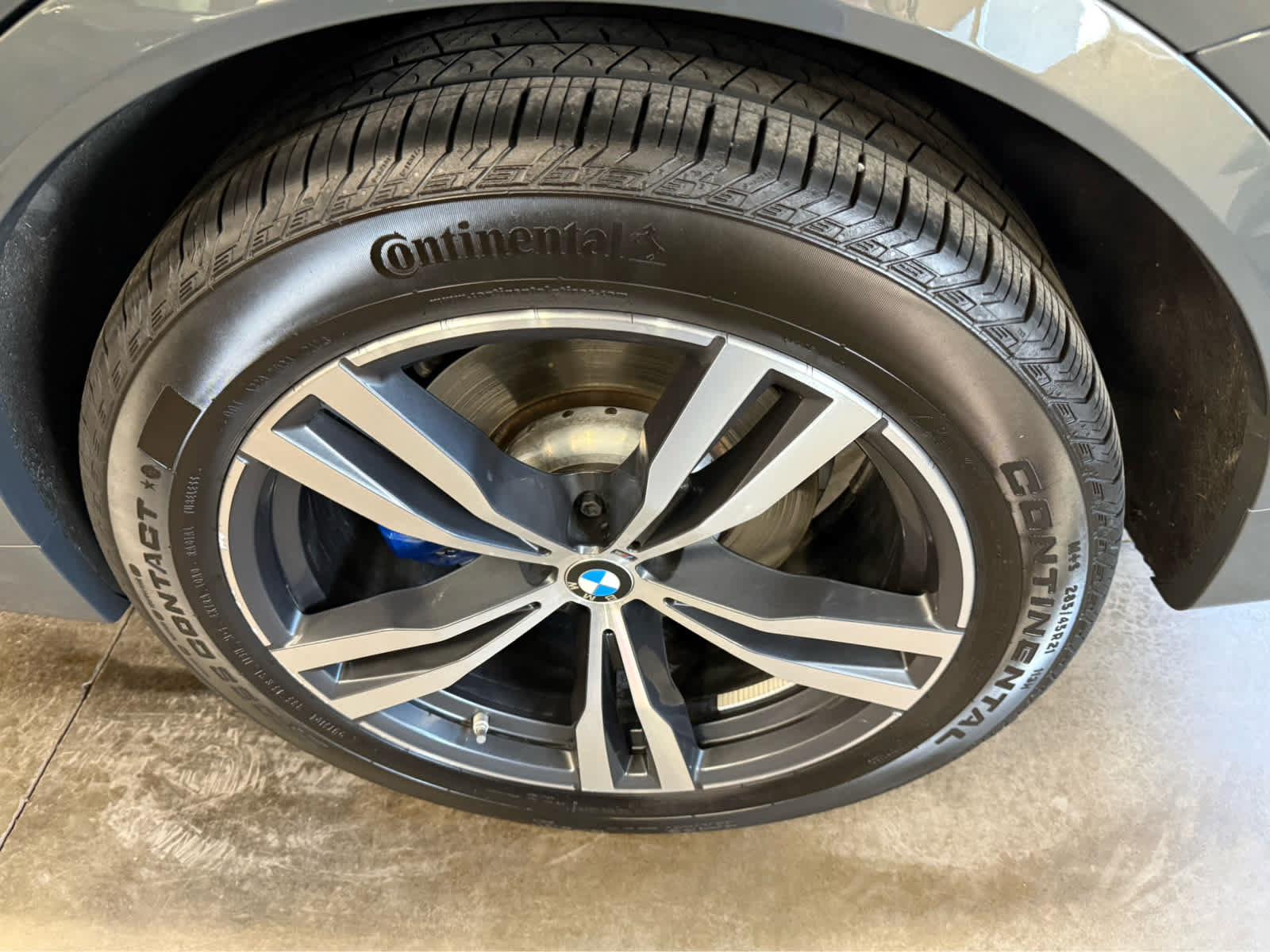 Used 2024 BMW X7 xDrive40i w/ M Sport Package AWD/4WD image 32