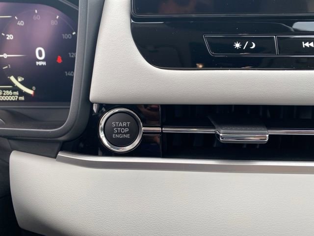 New 2025 Mitsubishi Outlander SE image 35