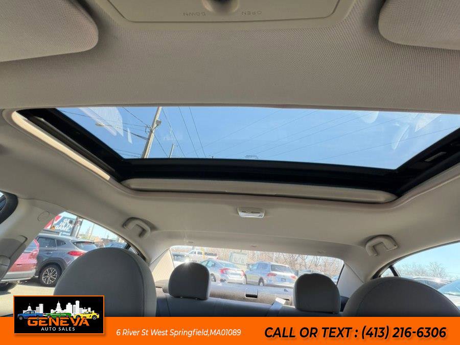 Used 2012 Nissan Sentra 2.0 SR w/ Special Edition Pkg image 17