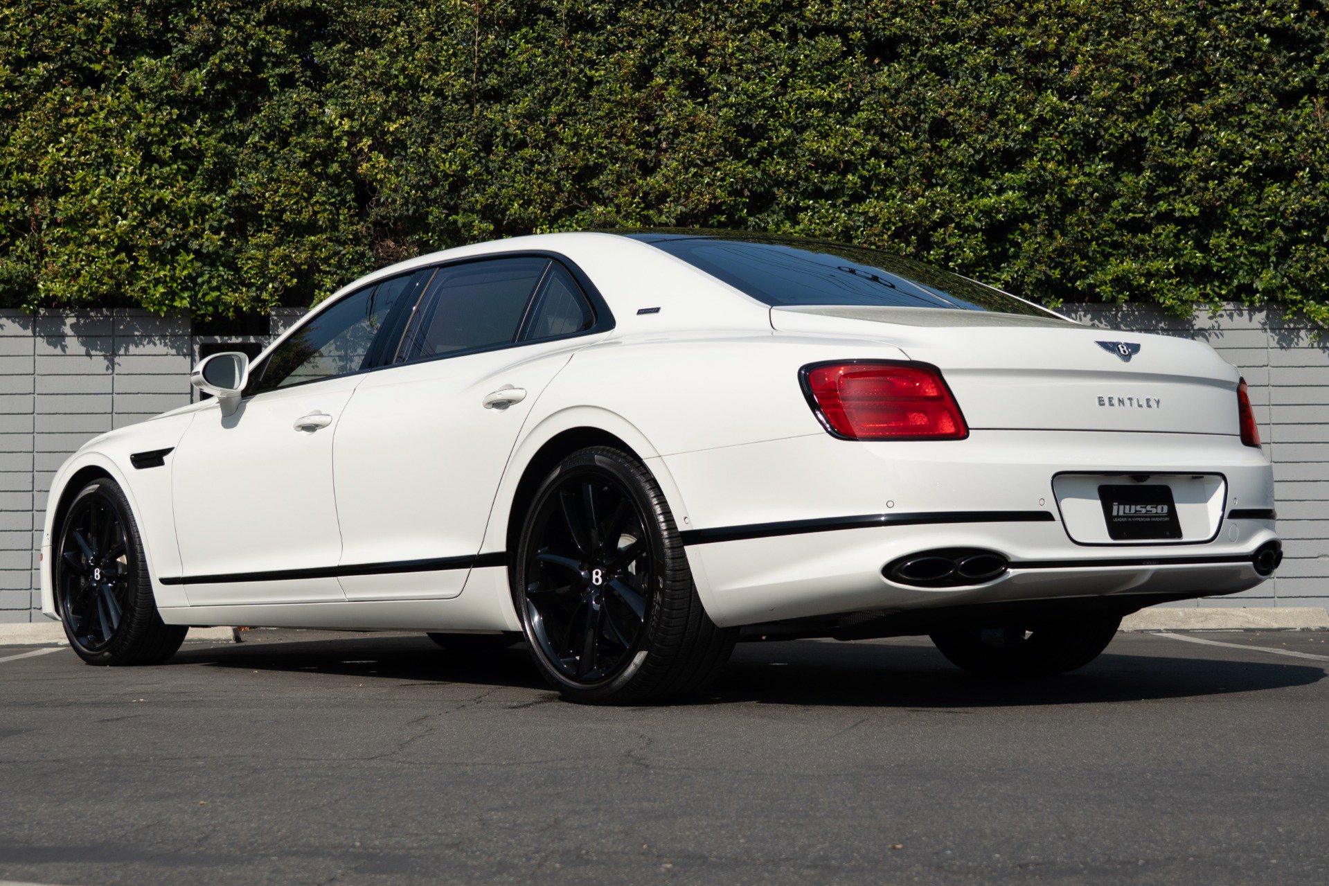 Used 2024 Bentley Flying Spur V8 image 27
