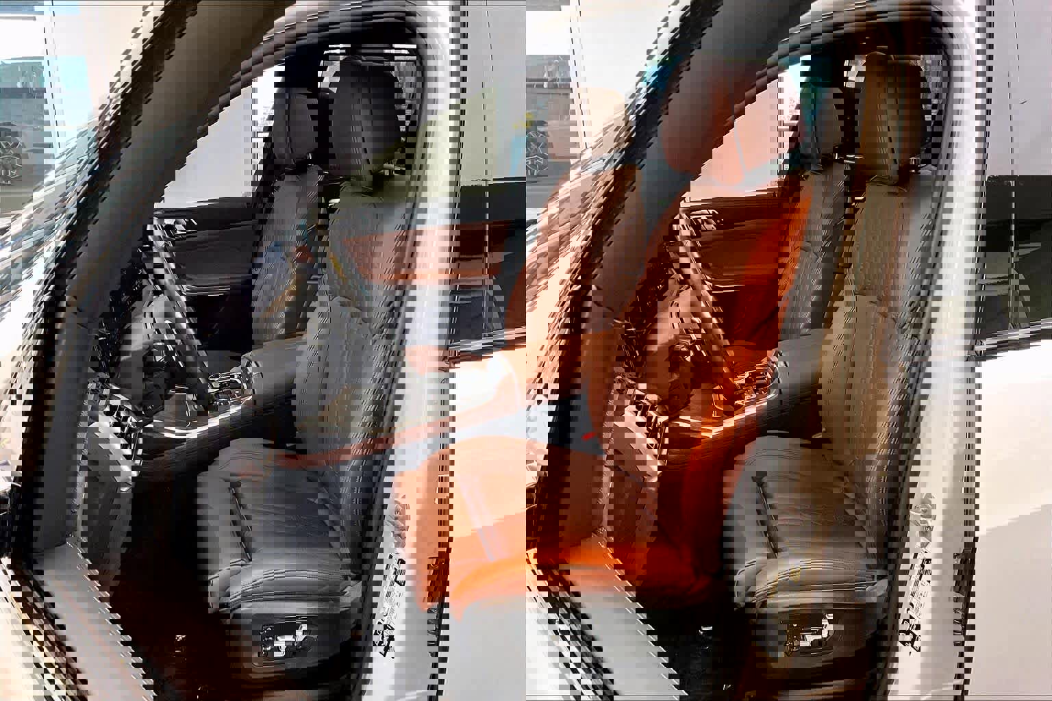 Used 2024 BMW X7 xDrive40i w/ M Sport Package image 8