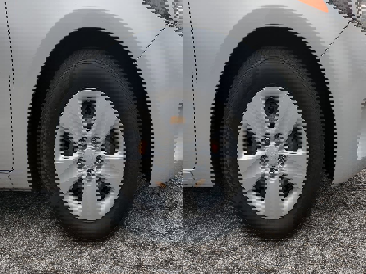 Used 2017 Kia Forte LX image 9