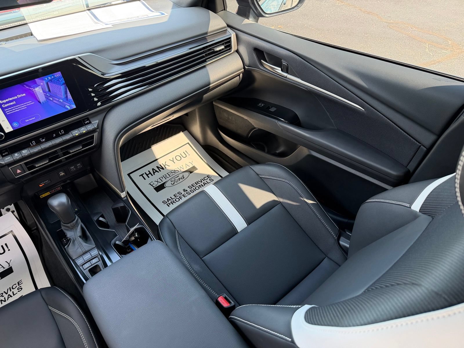 Used 2025 Toyota Camry SE FWD image 16