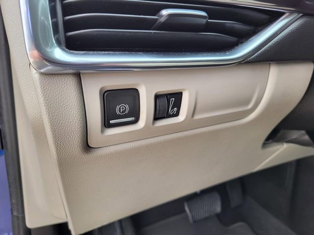 Used 2021 Cadillac XT4 Luxury w/ Cold Weather Package image 12