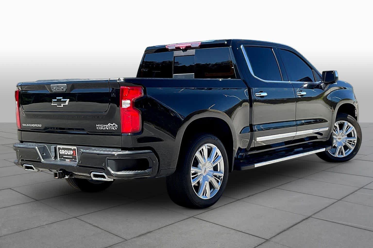 Used 2023 Chevrolet Silverado 1500 High Country w/ High Country Premium Package AWD/4WD image 25