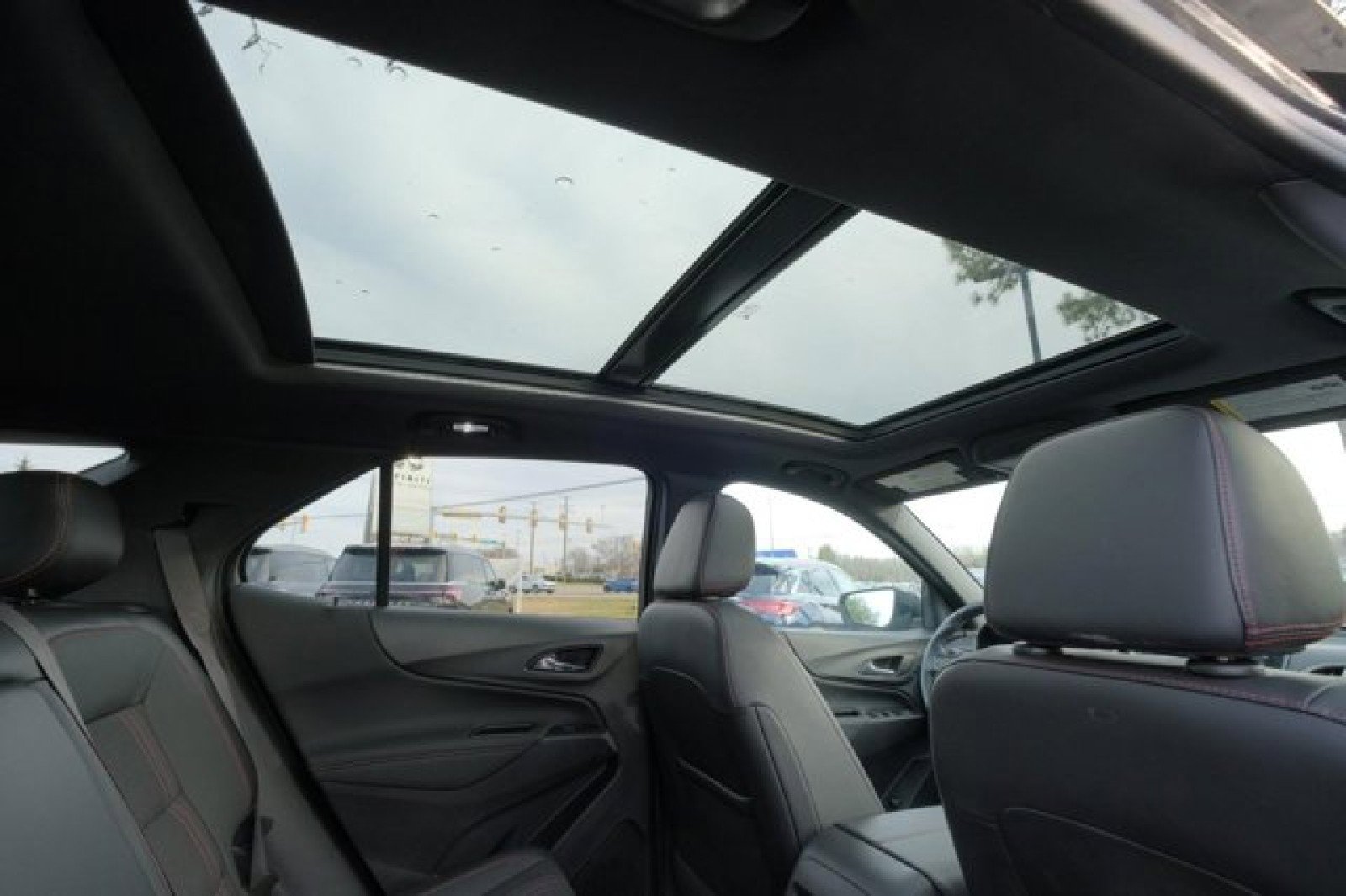 Used 2022 Chevrolet Equinox RS w/ Infotainment Package image 16