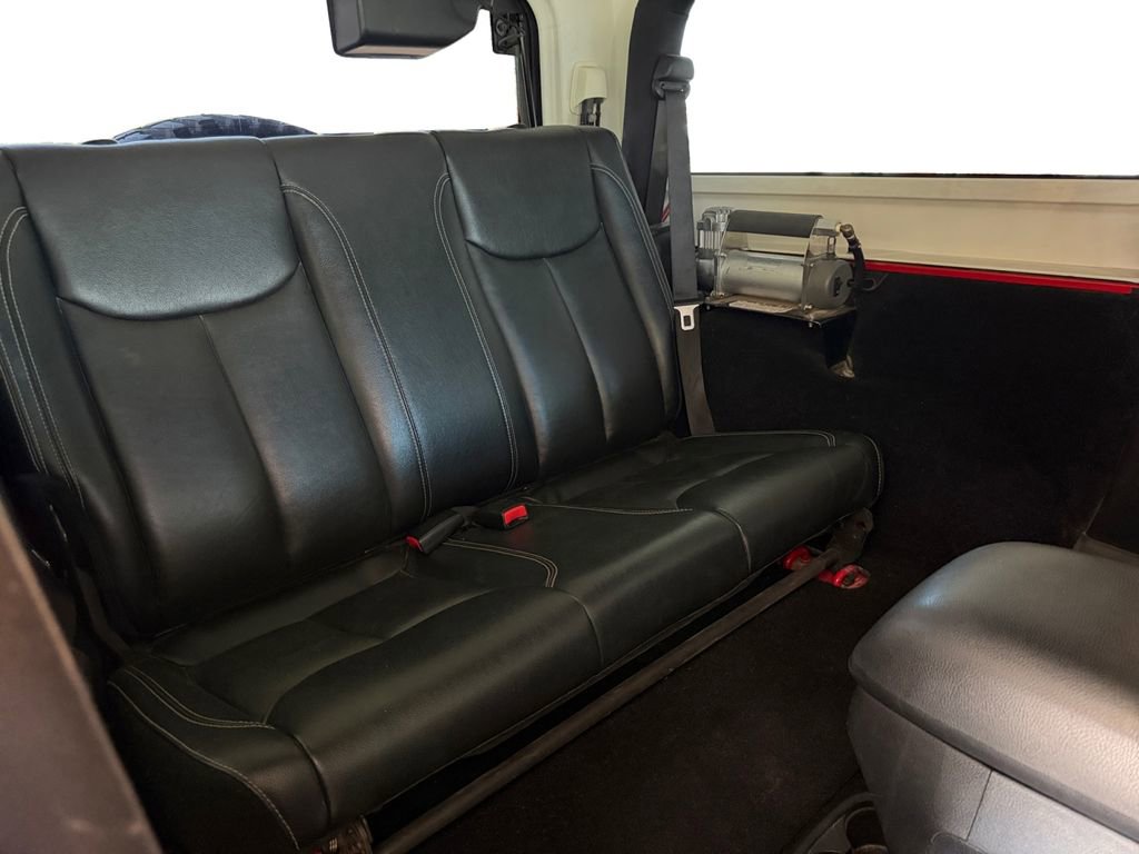 Used 2016 Jeep Wrangler Rubicon w/ Power Convenience Group AWD/4WD image 18