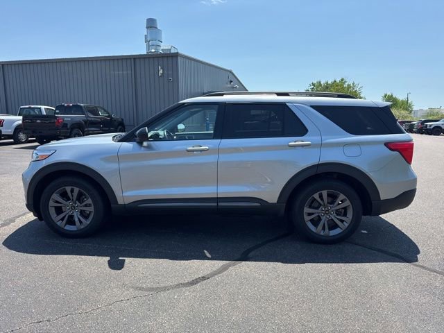 Used 2022 Ford Explorer XLT w/ Equipment Group 202A AWD/4WD image 5