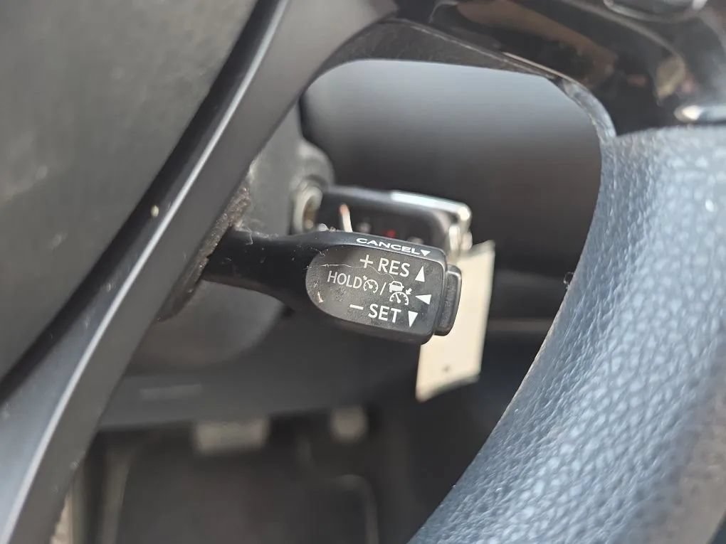 Used 2021 Toyota C-HR LE FWD image 19