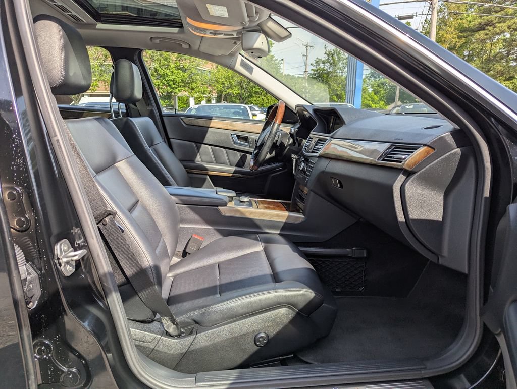Used 2010 Mercedes-Benz E 350 4MATIC Sedan image 34