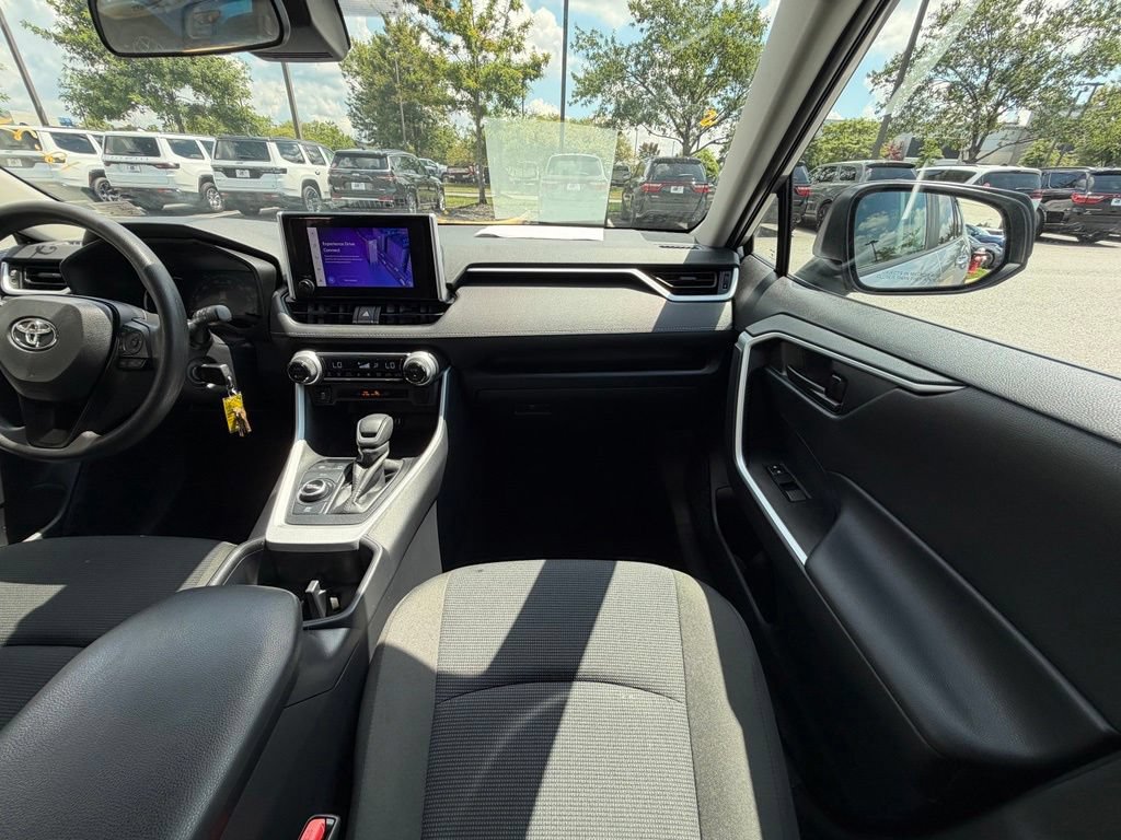 Used 2025 Toyota RAV4 LE AWD/4WD image 20