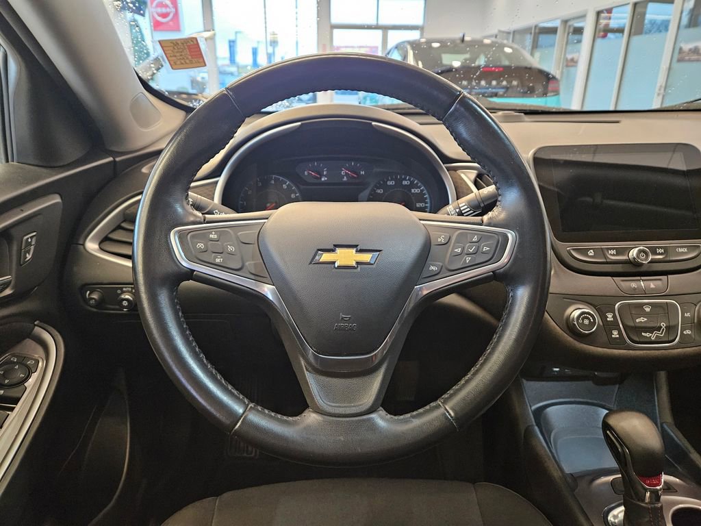Used 2022 Chevrolet Malibu RS image 17