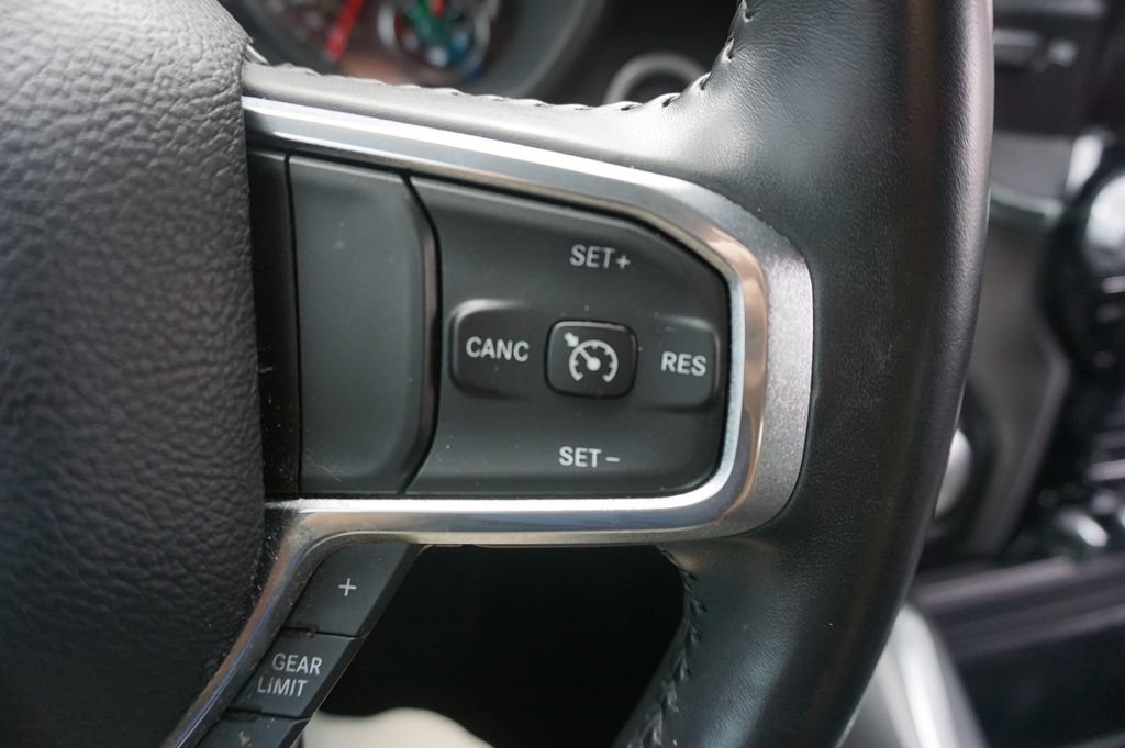 Used 2022 RAM 1500 Laramie AWD/4WD image 9