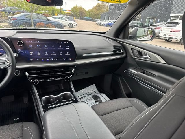 Used 2024 Chevrolet Traverse LS w/ Midnight/Sport Edition AWD/4WD image 39