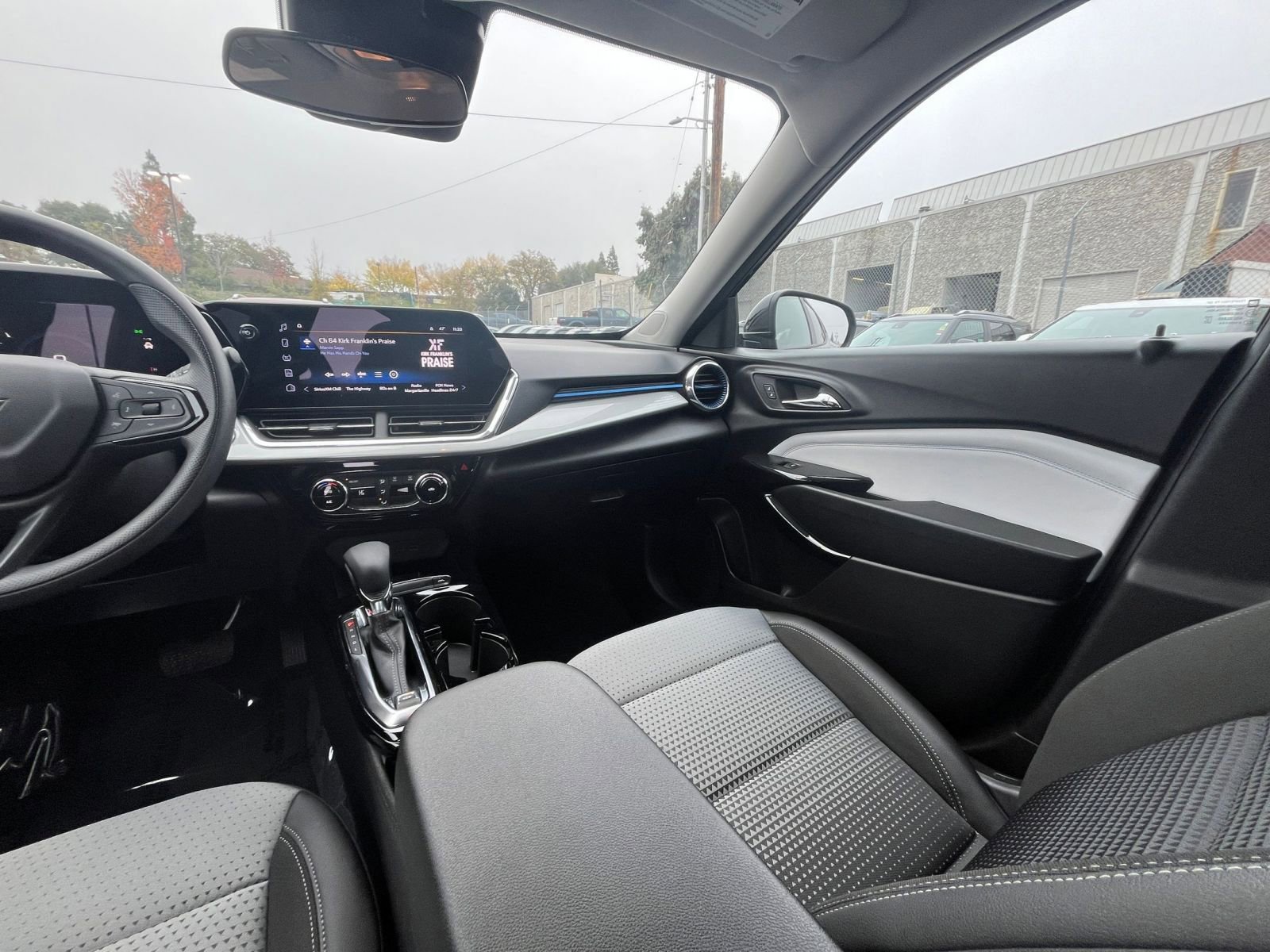 Used 2025 Chevrolet Trax LT image 33