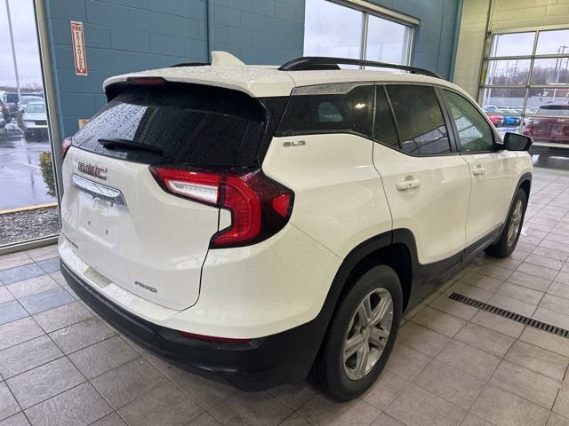 Used 2023 GMC Terrain SLE w/ Driver Convenience Package image 4