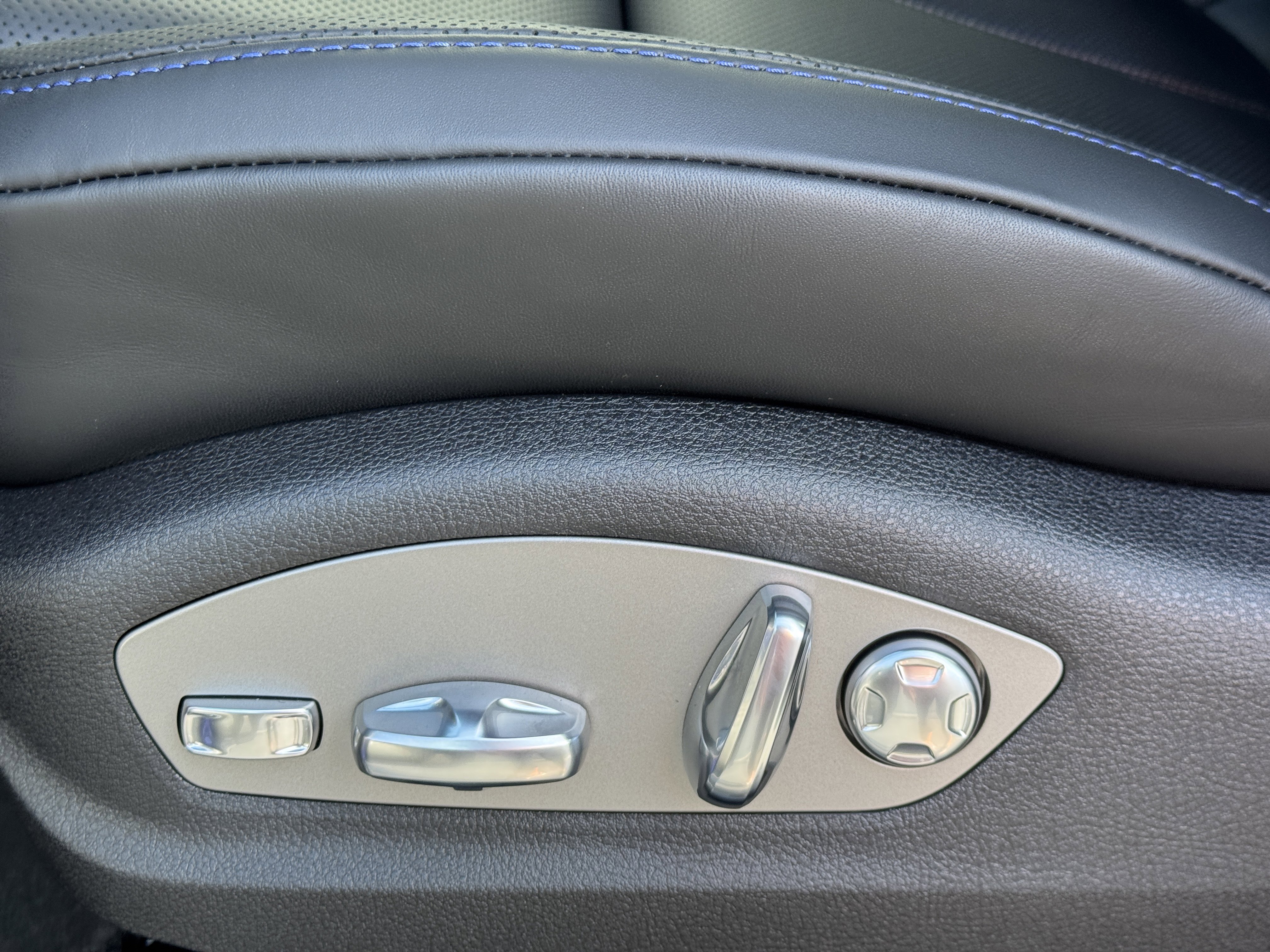 New 2026 Porsche Macan GTS image 26