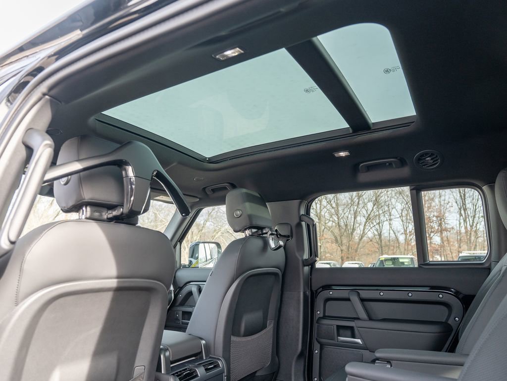 New 2026 Land Rover Defender 130 X-Dynamic SE image 21