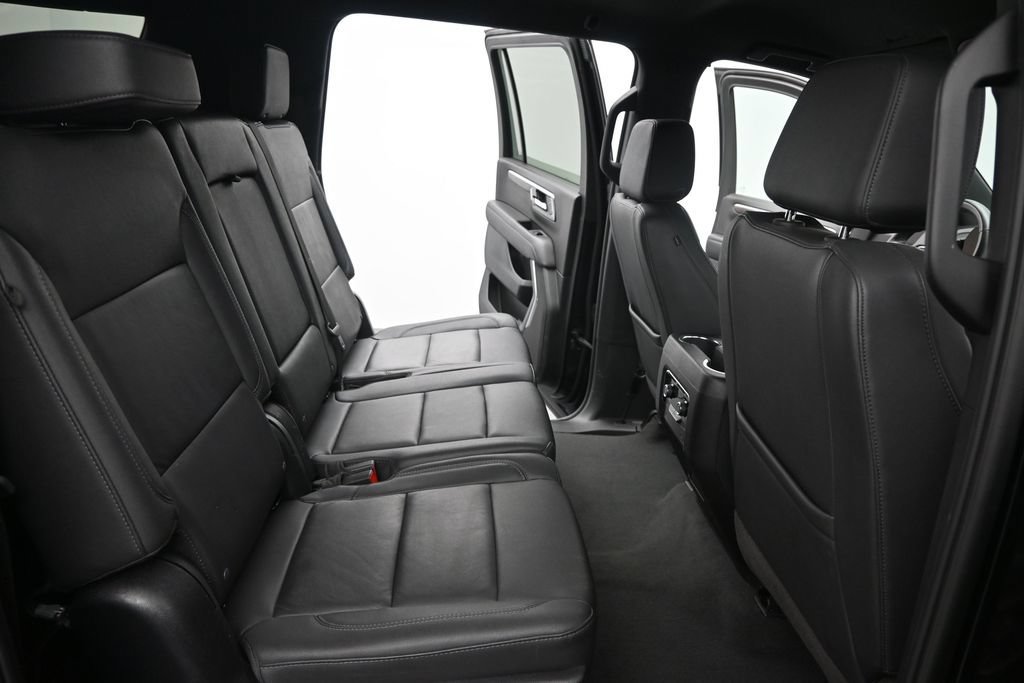 Used 2025 Chevrolet Suburban LT AWD/4WD image 13