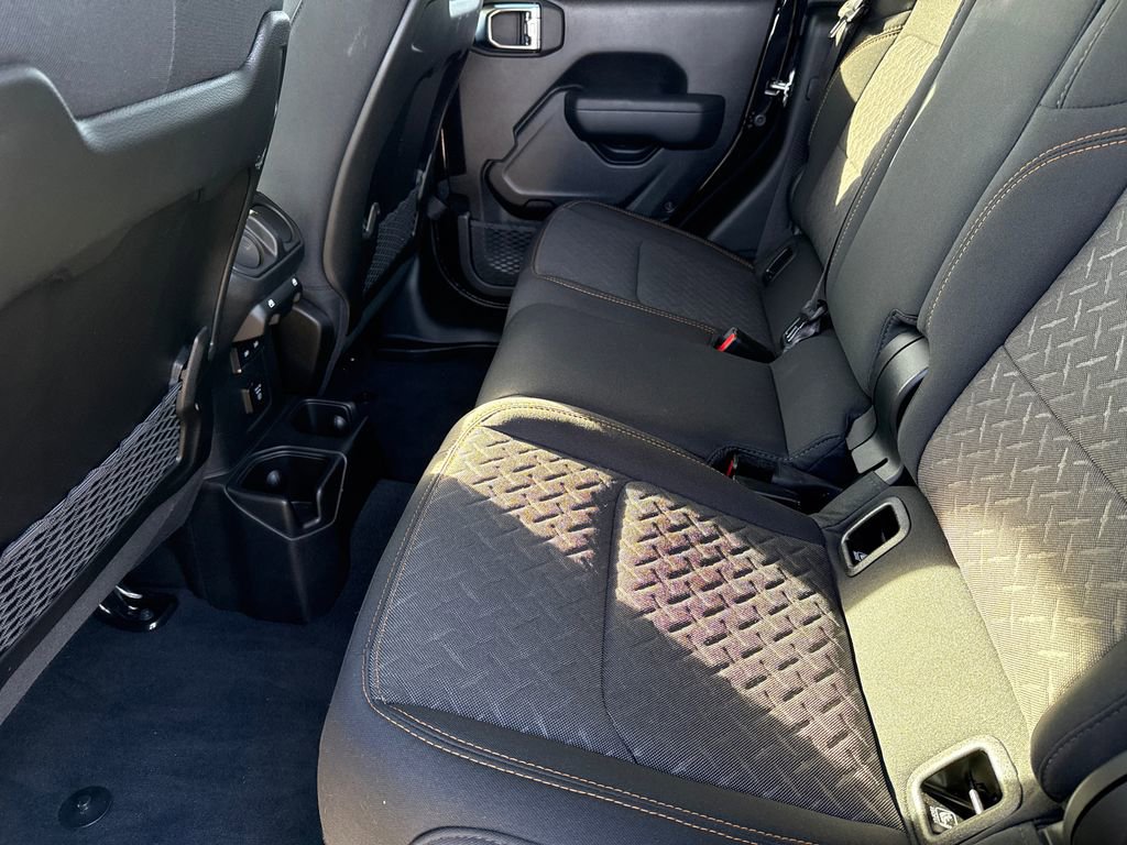 Used 2025 Jeep Gladiator Mojave image 18