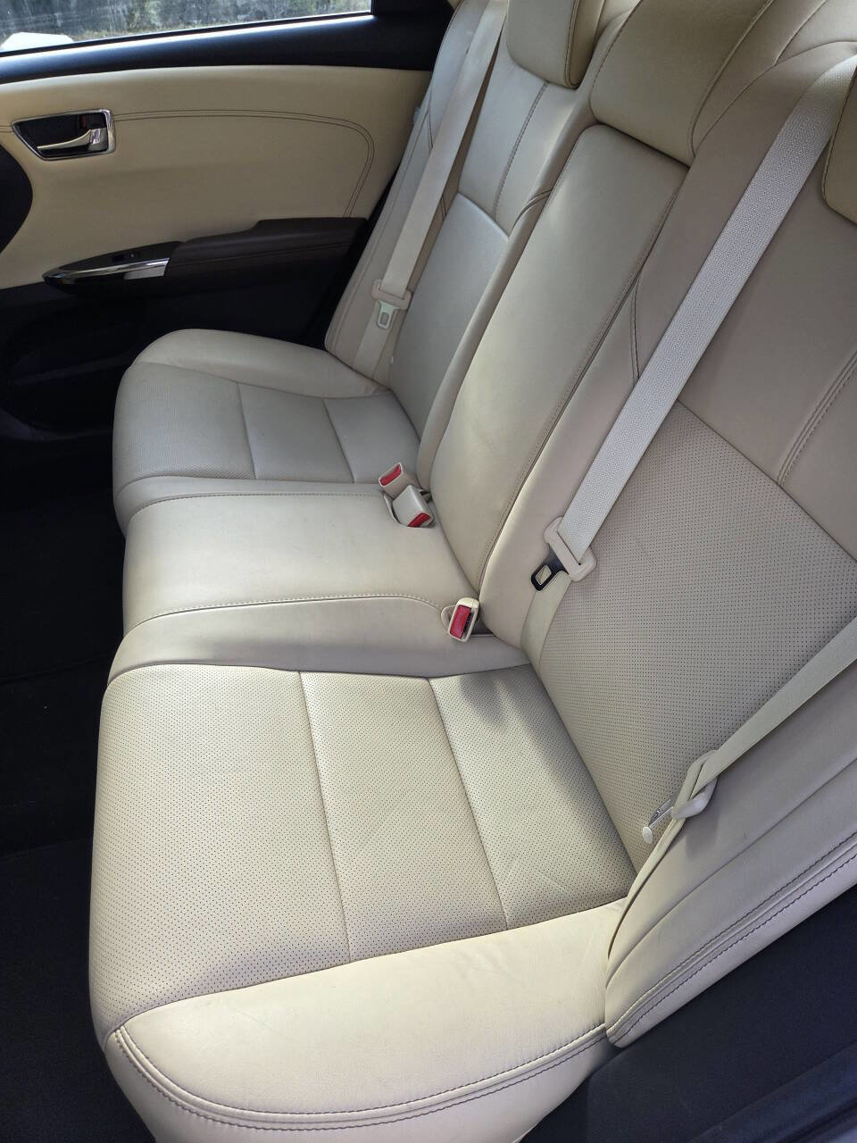 Used 2014 Toyota Avalon Limited FWD image 12